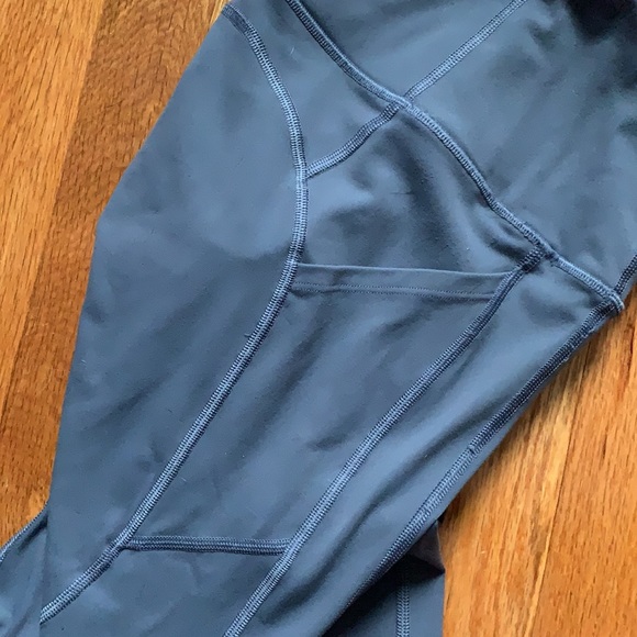 Victoria Sport grey leggings size small w pockets! - Picture 4 of 4